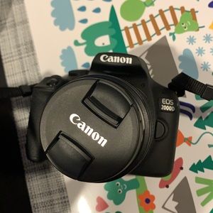 Selling canon camera almost new user about 5 times only